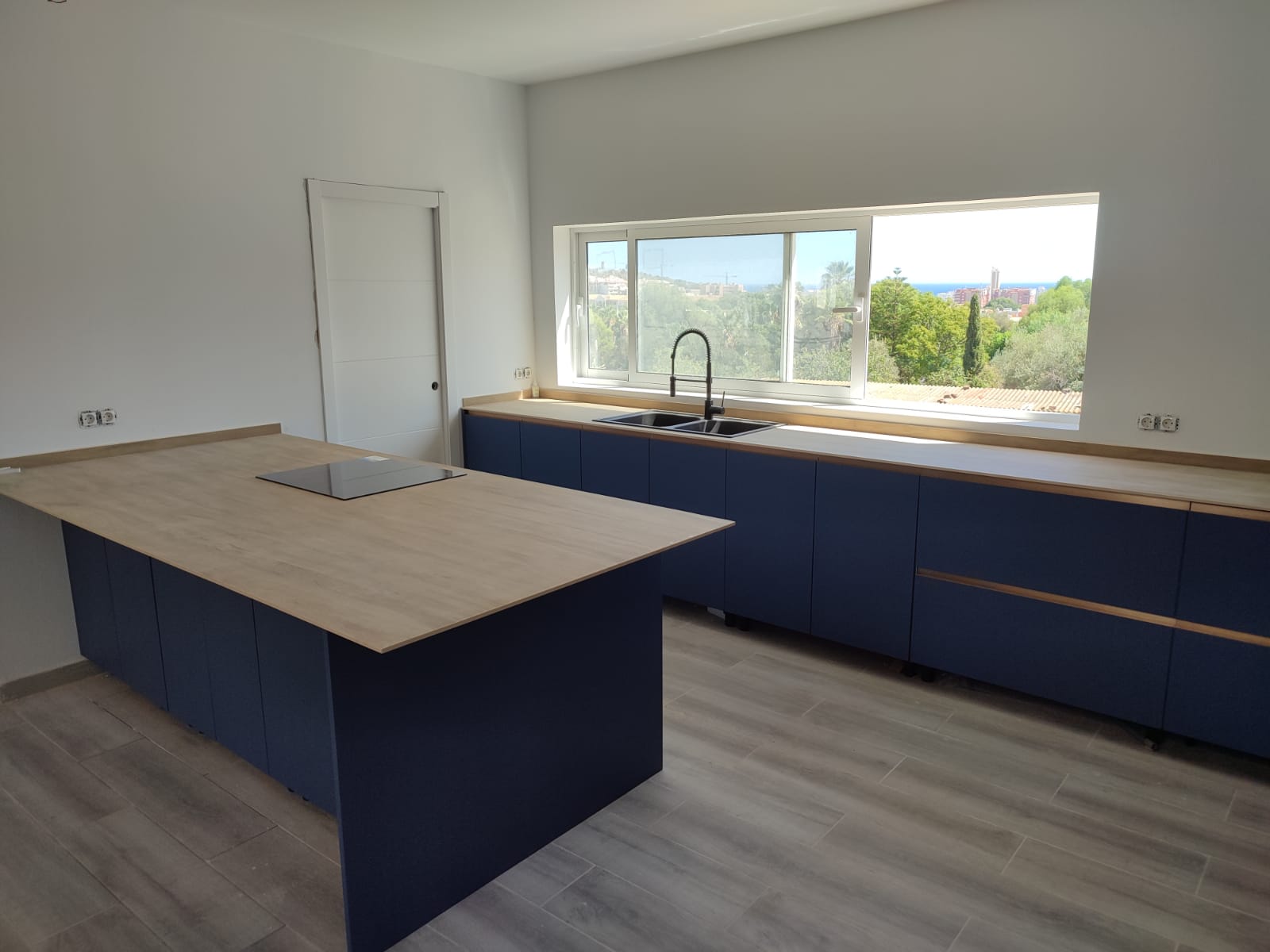 Reformas de cocinas en Fuengirola: diseños modernos que aumentan el valor de tu vivienda